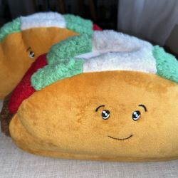 American Eagle Outfitters Taco Slippers Size 8 Medium 
