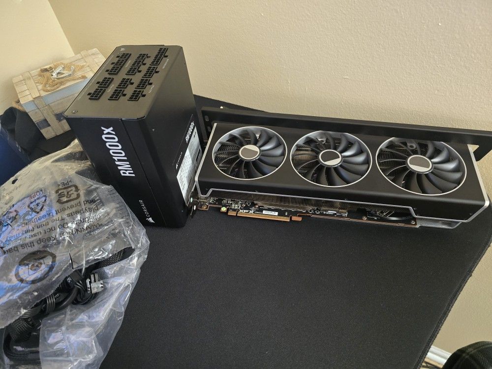 XFX - RX 7900XTX + Corsair 1000w Power Supply 