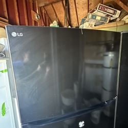 Lg Fridge/ Refrigerador