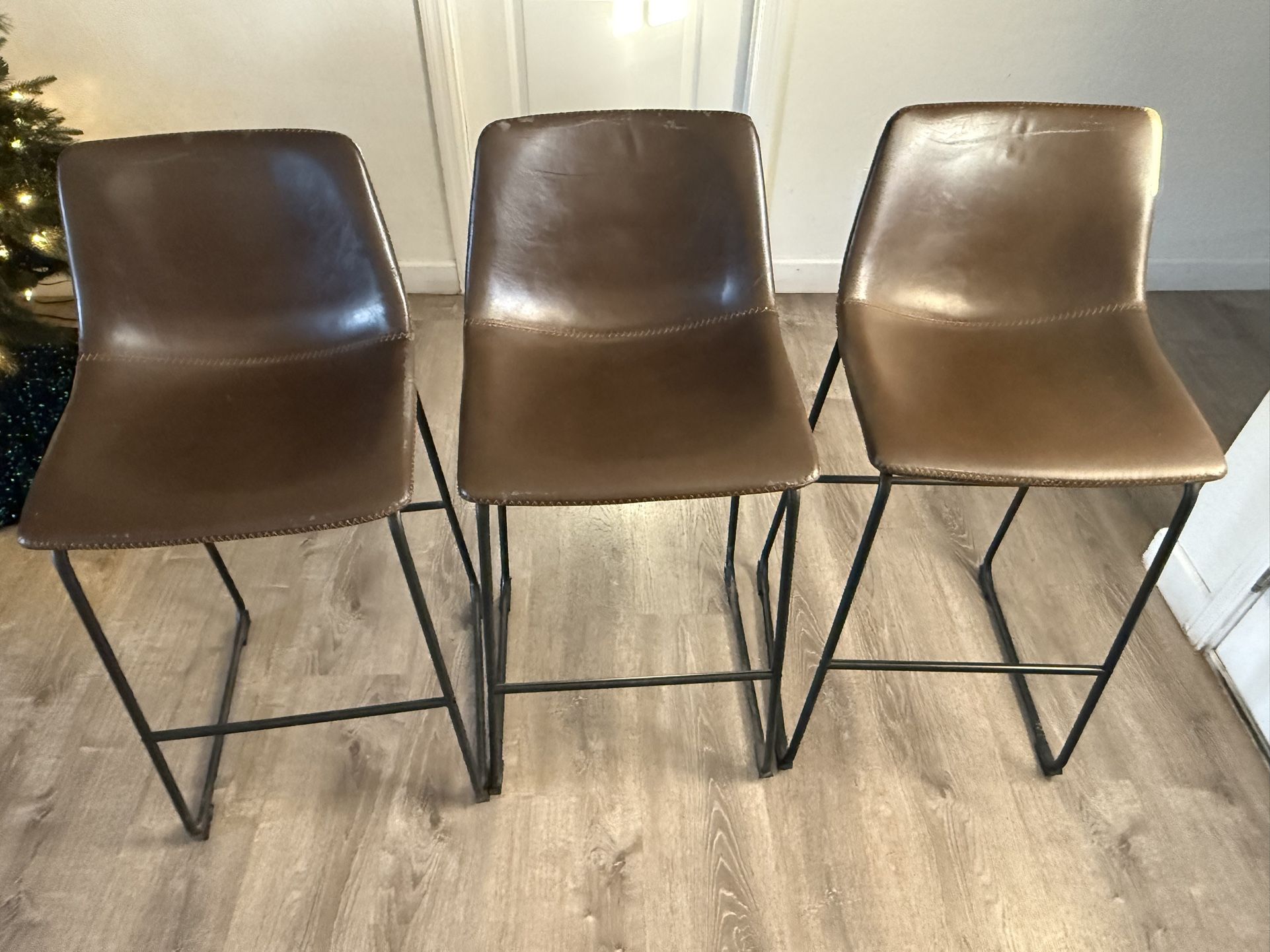 4 BAR STOOLS  
