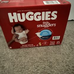 Newborn Huggies