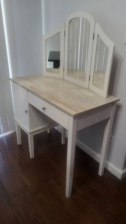 Wood Furniture Makeup Vanity