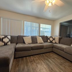 Jerome’s Furniture Alpine Gray 3pc Sectional w/ Warranty 