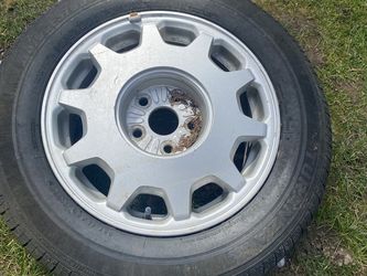 1996 Lexus LS400 Tire