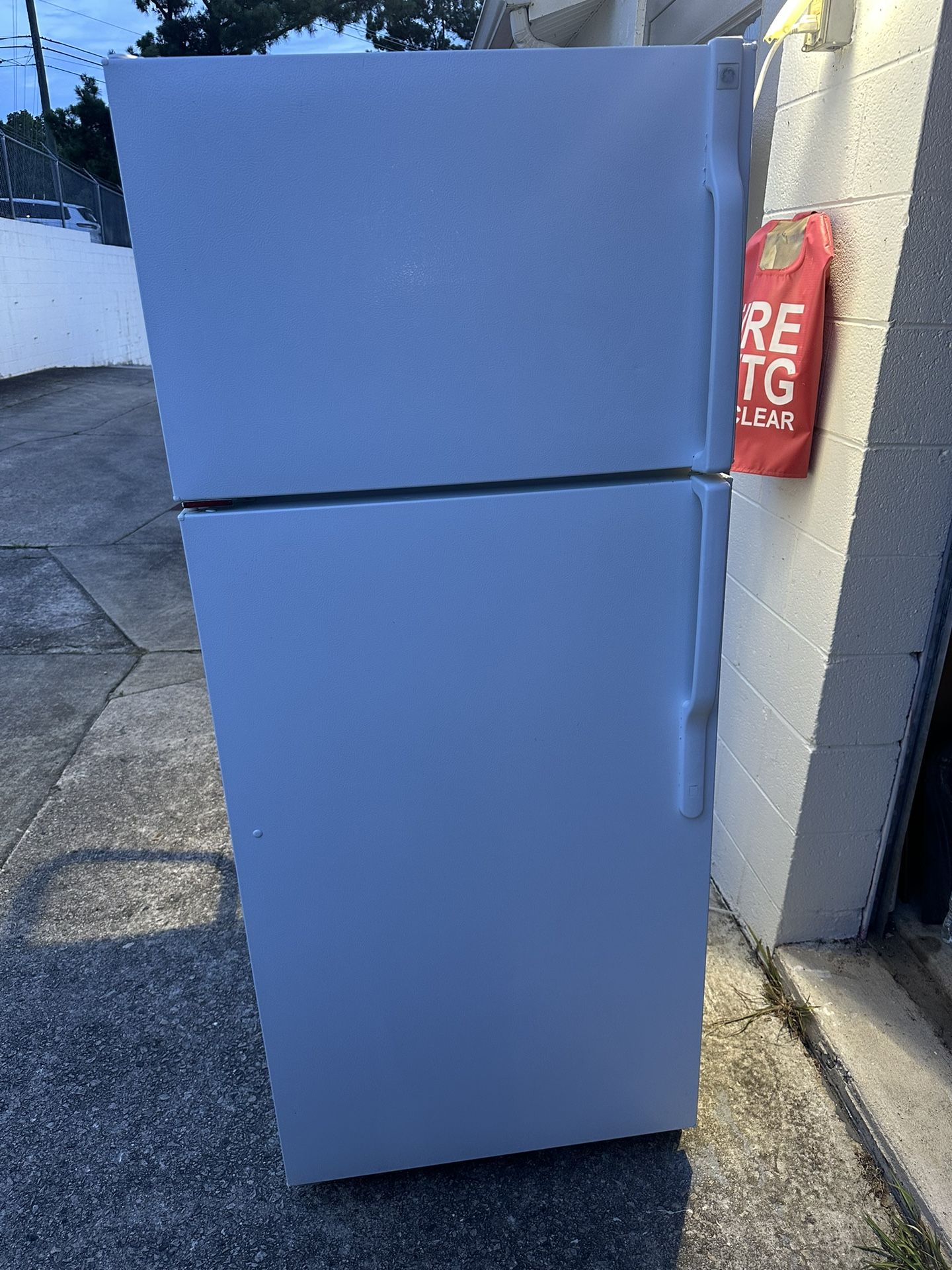 GE Refrigerator White