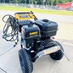 DEWALT 4400 PSI 4.0 GPM Cold Water Gas Pressure Washer (NEW)  