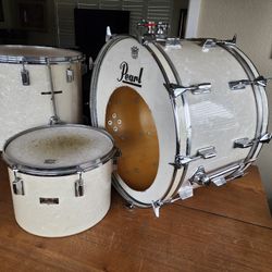 Vintage 1970s PEARL Fiberglass Drum Set