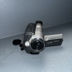 Sony Handycam CCD-TRV608 Hi-8 Analog Camcorder