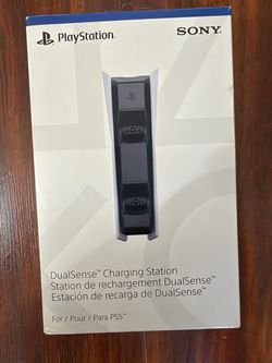 DualSenseẠạCharging Station Station de rechargement DualSense™ Estación de recarga de DualSense™