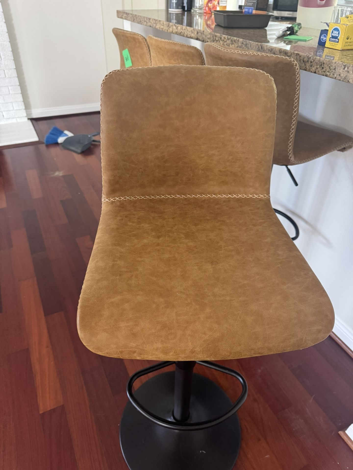 4 Barstools Like New