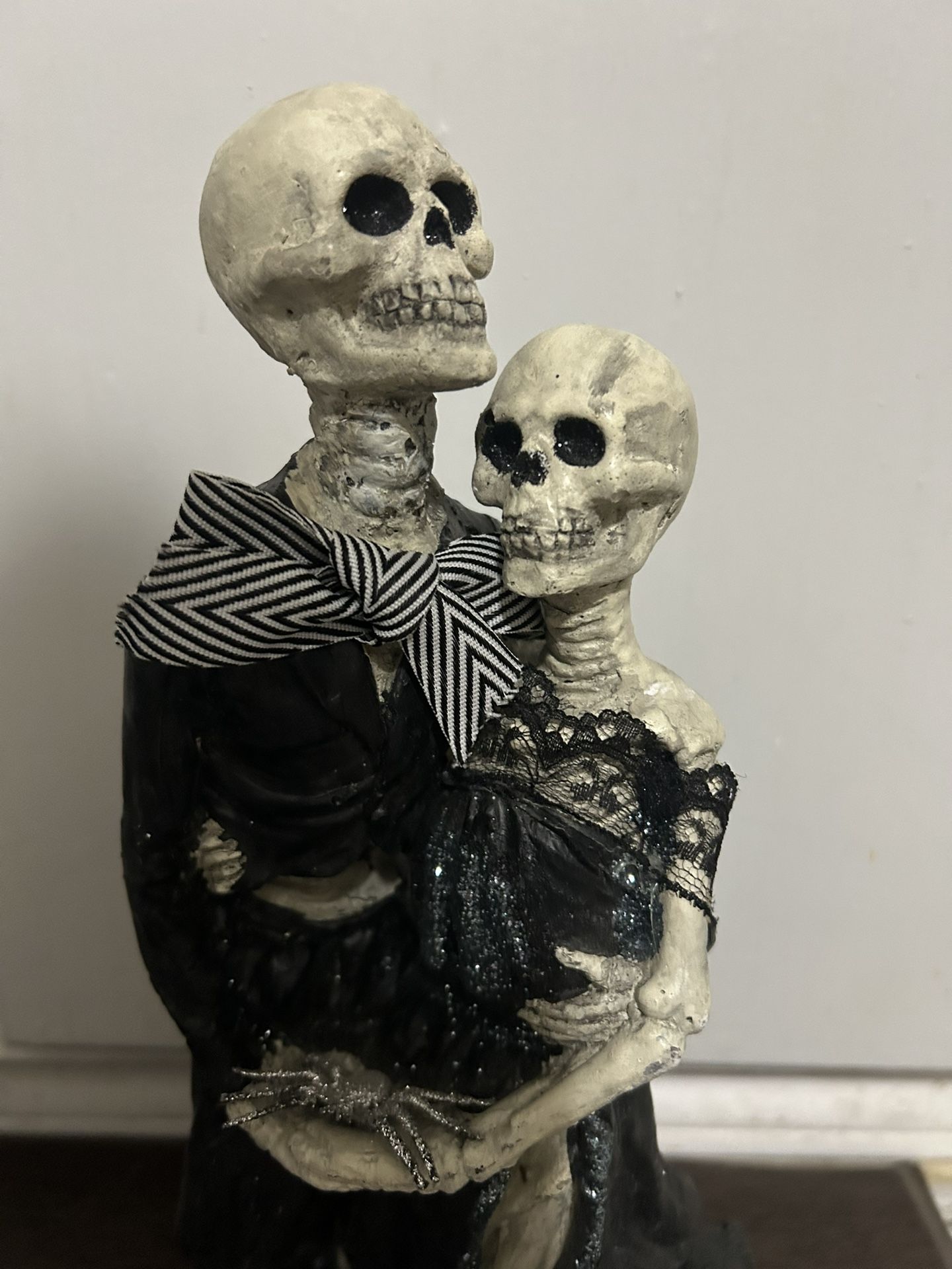 Skeleton Couple Halloween Decor