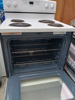 ELECTRIC  STOVE model Amana 240 V