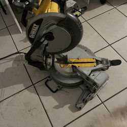 Deawalt Saw