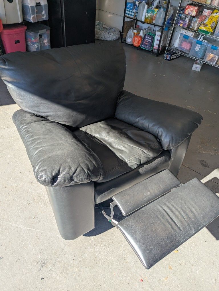 Arizona Leather Swivel Rocker Recliner