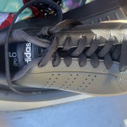 Adidas Size 7 Woman’s 