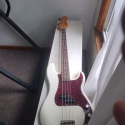 Used Squier Classic Vibe Precision Bass