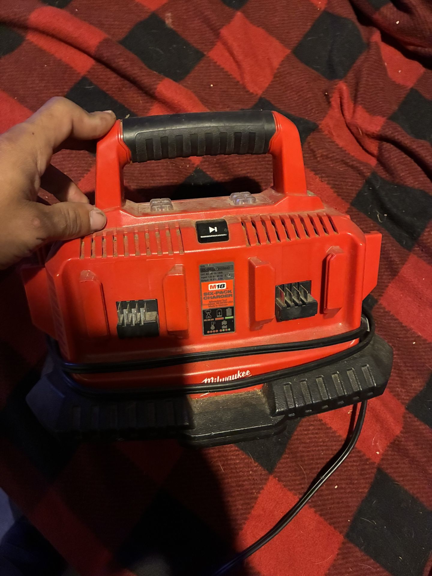 Milwaukee 6 Port Charger M-18