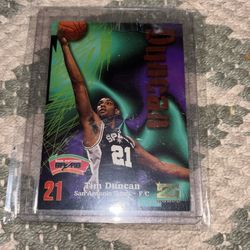 1998 Tim Duncan rookie z force basketball insert skybox