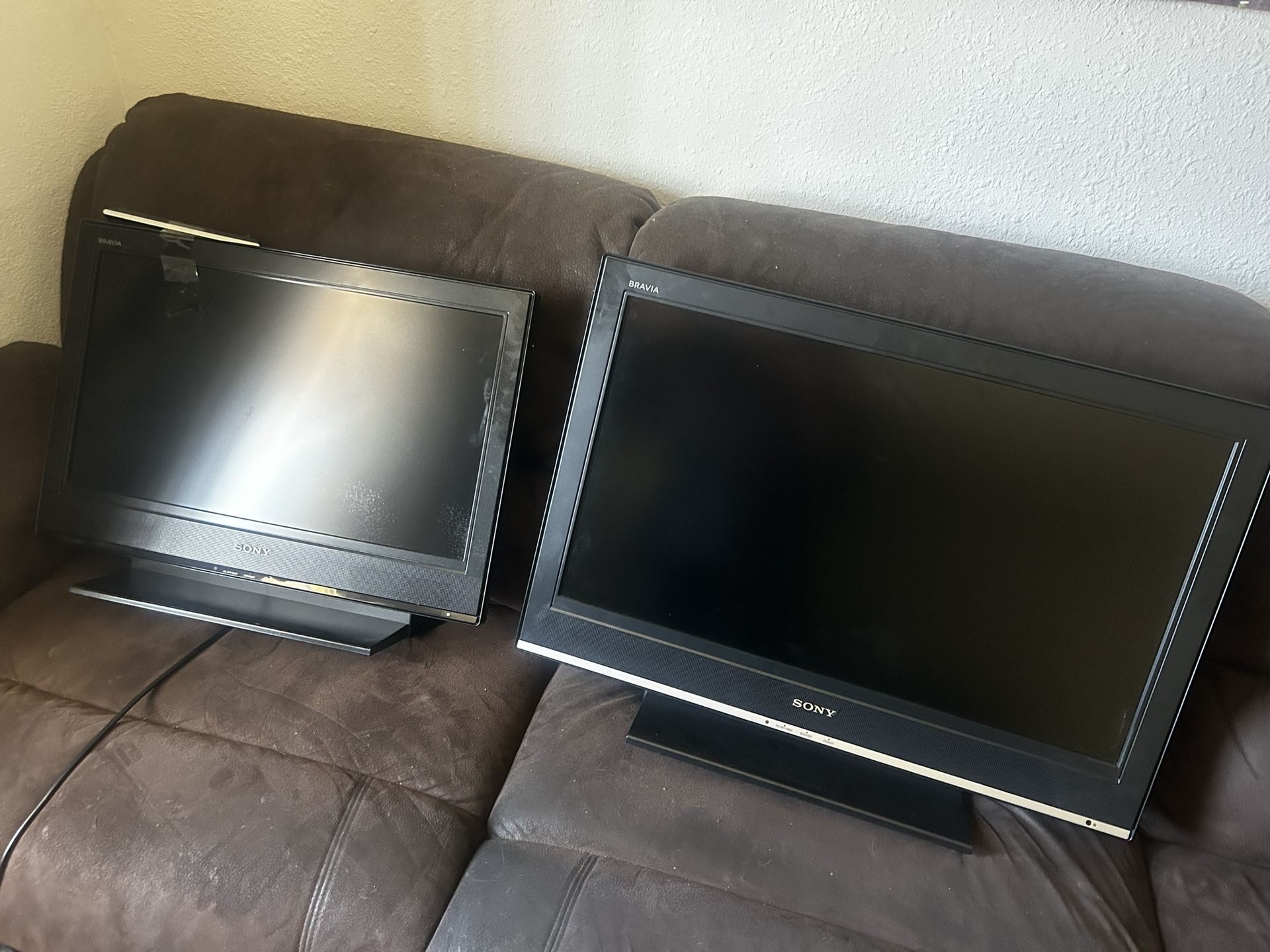 2 Sony Tvs