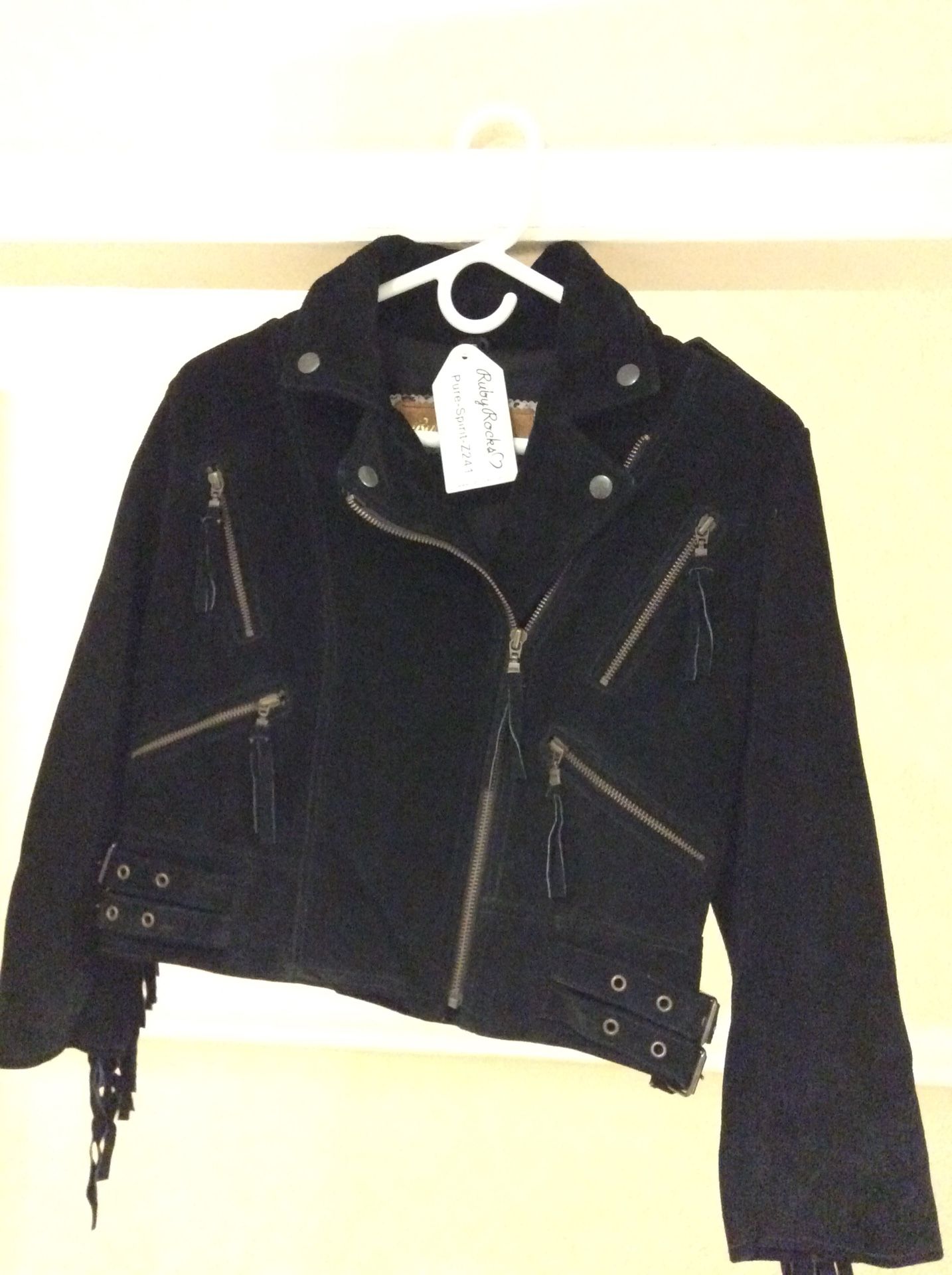 Women’s short genuine suede leather jacket. Size 40 / Small