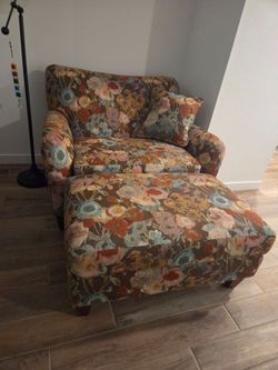 Love seat & Ottoman