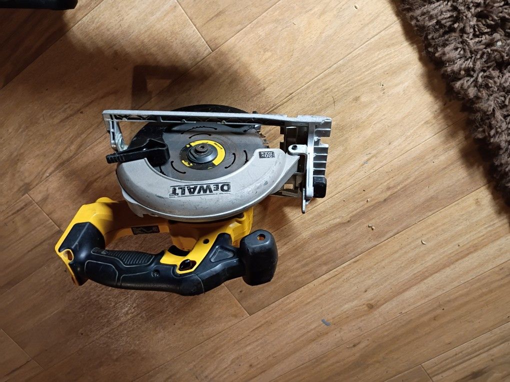 DeWalt Circular Saw 