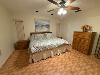 Complete Matching Queen Bedroom Set Wood