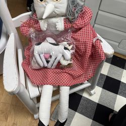 Alma's Designs There Was An Old Lady Puppet