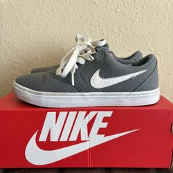 Nike Tennis Shoes  Size 6.5