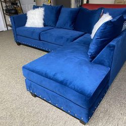 Brand New Beautiful Sectional!