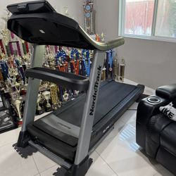  NordicTrack Elite 900 treadmill