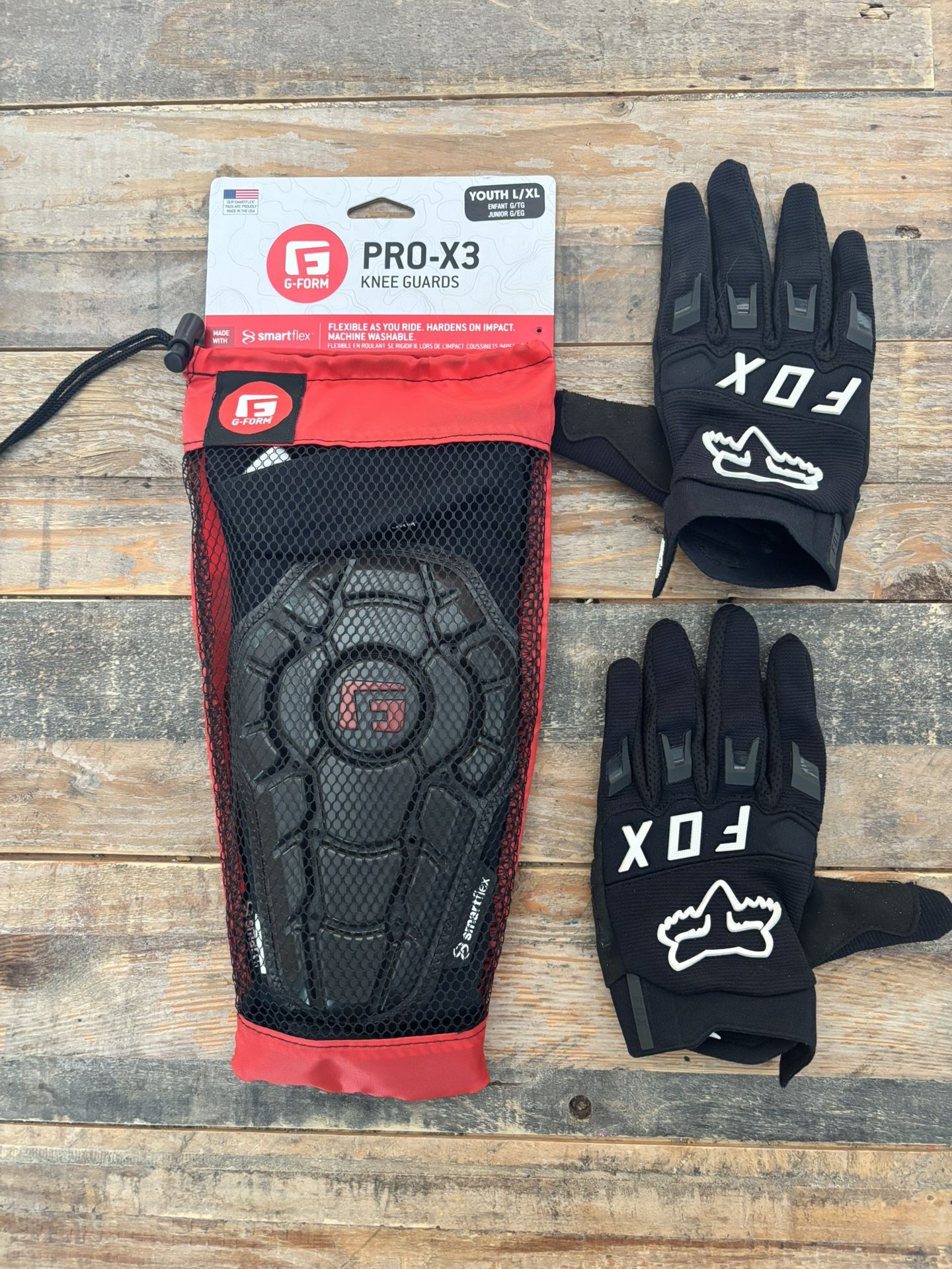 Youth Knee Guards And Gloves. Mountain Biking Gear.