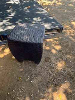 Brown jordan lounge tables