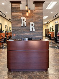 Professional  receptionist  desk