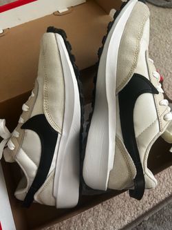 Women’s Nike waffle debut shoes