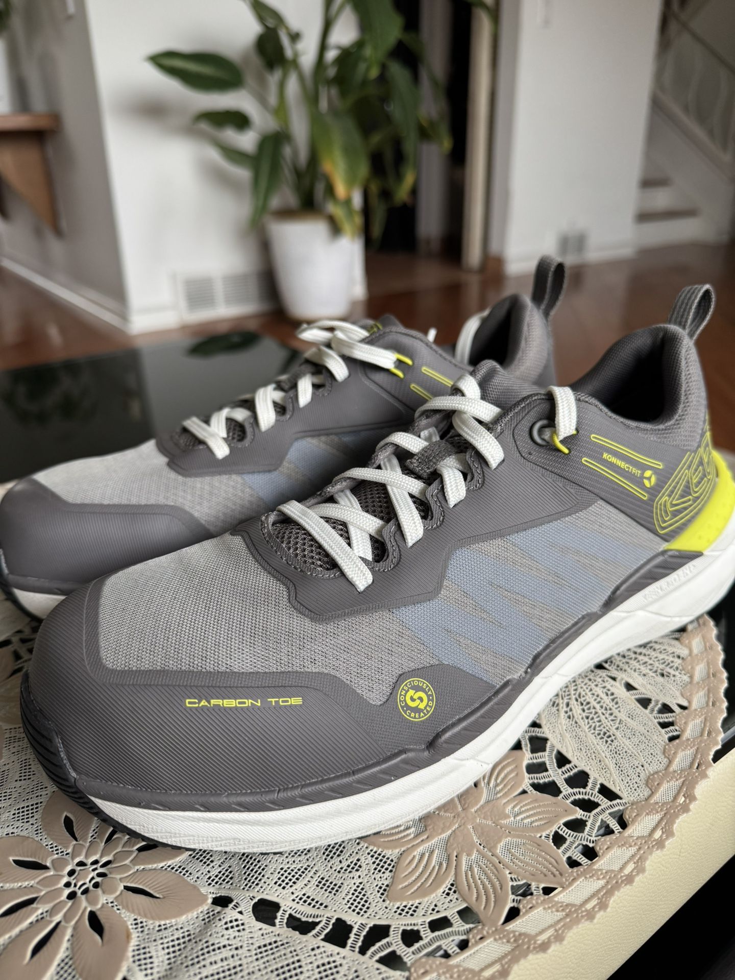 Keen Shoes // Composite Toe // Size( 9D)