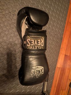 Reyes Boxing Gloves 16 oz