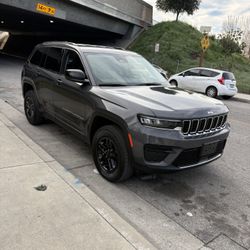 2022 Jeep Grand Cherokee Laredo 4X4