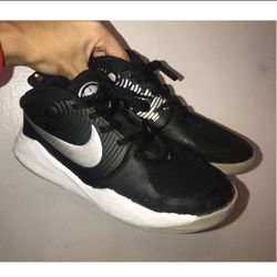 Kid’s Basketball Sneakers🖤⚔️🤍For Sale Size 4.5Y!!🔥👟💥👣