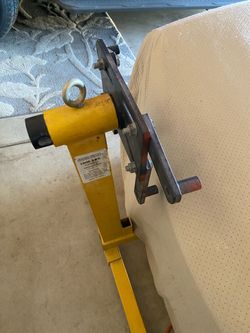 Central Hydraulics 1000 lb Engine Stand