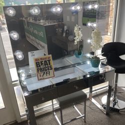 ON SALE‼️Vanity Desk W/Lighting Only $699🤩🥰🩵