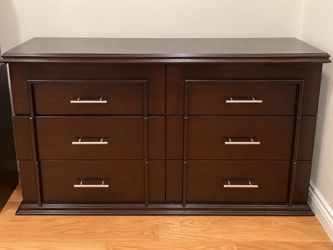 Mahogany wood dresser