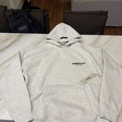 Essentiials size L (NEED GONE BRST OFFER TAKES) 