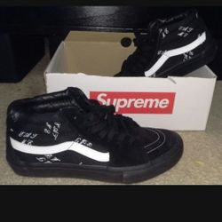 SUPREME VANS SIZE 8.5 2 PAIRS