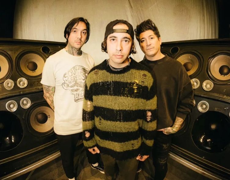 2 Tickets to PTV with Singing With Sirens