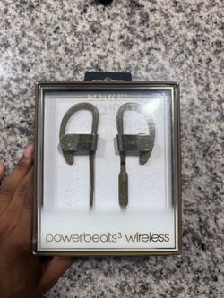 Powerbeat 3 wireless Balmain collab