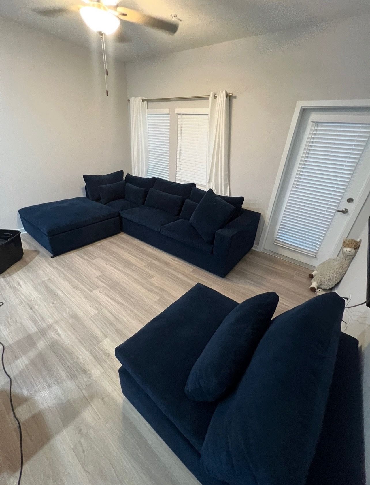 Navy Velvet Sectional I Very Confortable