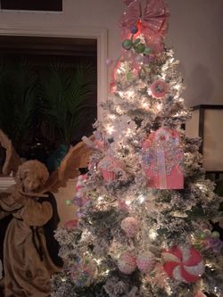 BEAUTIFUL CHRISTMAS TREE GOT TO GO