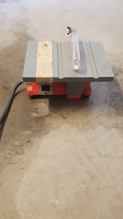 Electric mini table saw