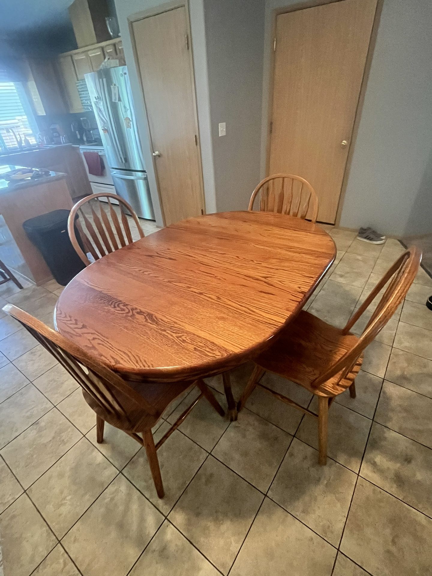 Oak Dining Table w/chairs